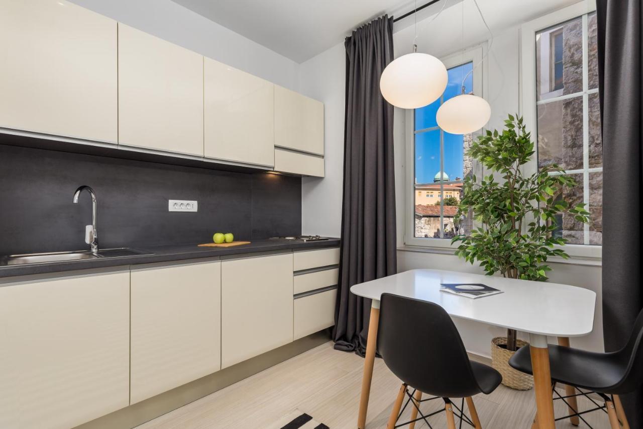 Apartments Harbour View Rijeka Bagian luar foto